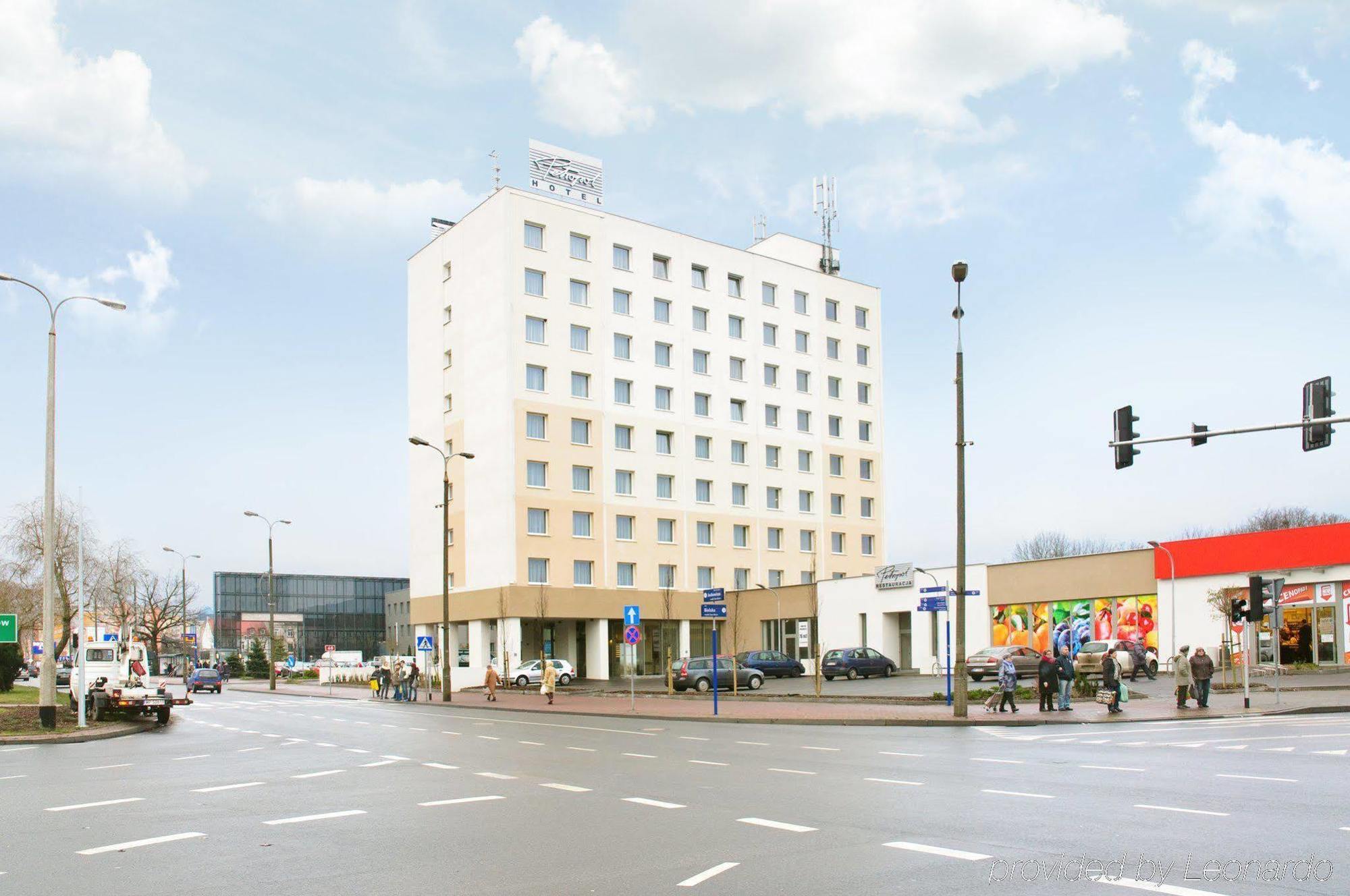 Hotel Petropol Płock エクステリア 写真